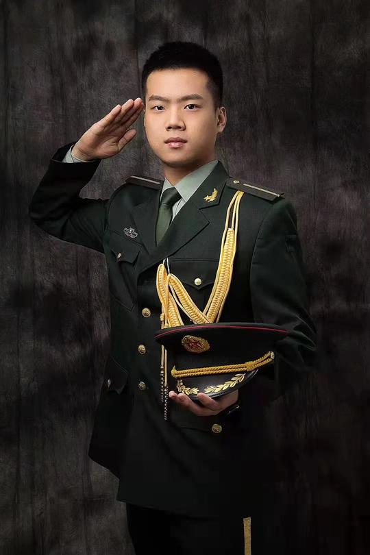 他们，用青春守护国旗！