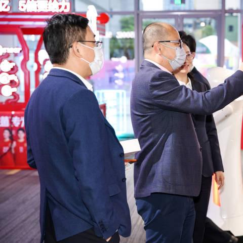 杭州文三路距离杭州西湖多远？