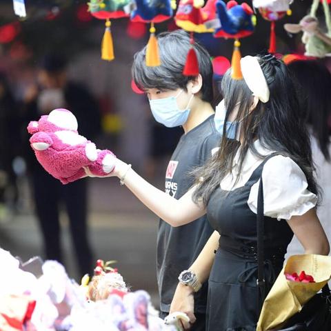 济南人气最旺的泉城路“逛吃圈”内为啥留不住商铺？