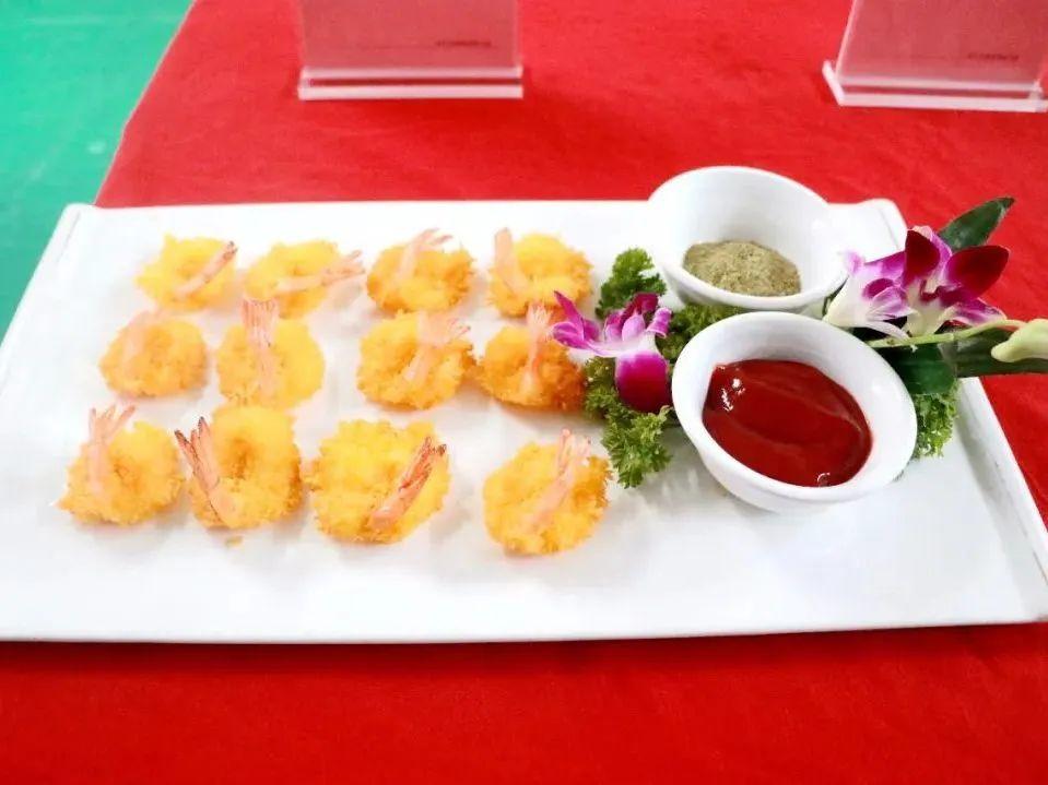 什么三尺美食（有关少数民族的特色食品）