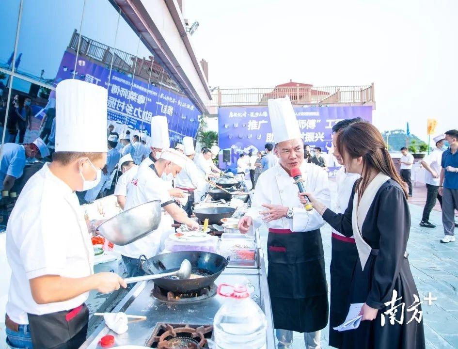 美食视频选什么平台（为什么拍吃东西的视频这么火）