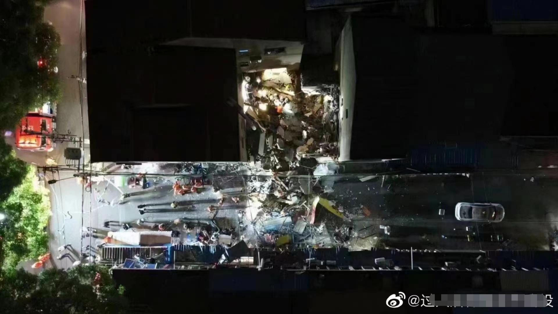 江苏常州一家饭店发生爆炸如何看待江苏南通一在建工地发生塔吊倒塌事故已致四人受伤