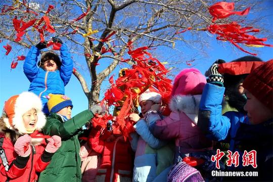 东西问丨熊辉：“冷门”的非遗对外翻译，何以让中国文化上“热门”？