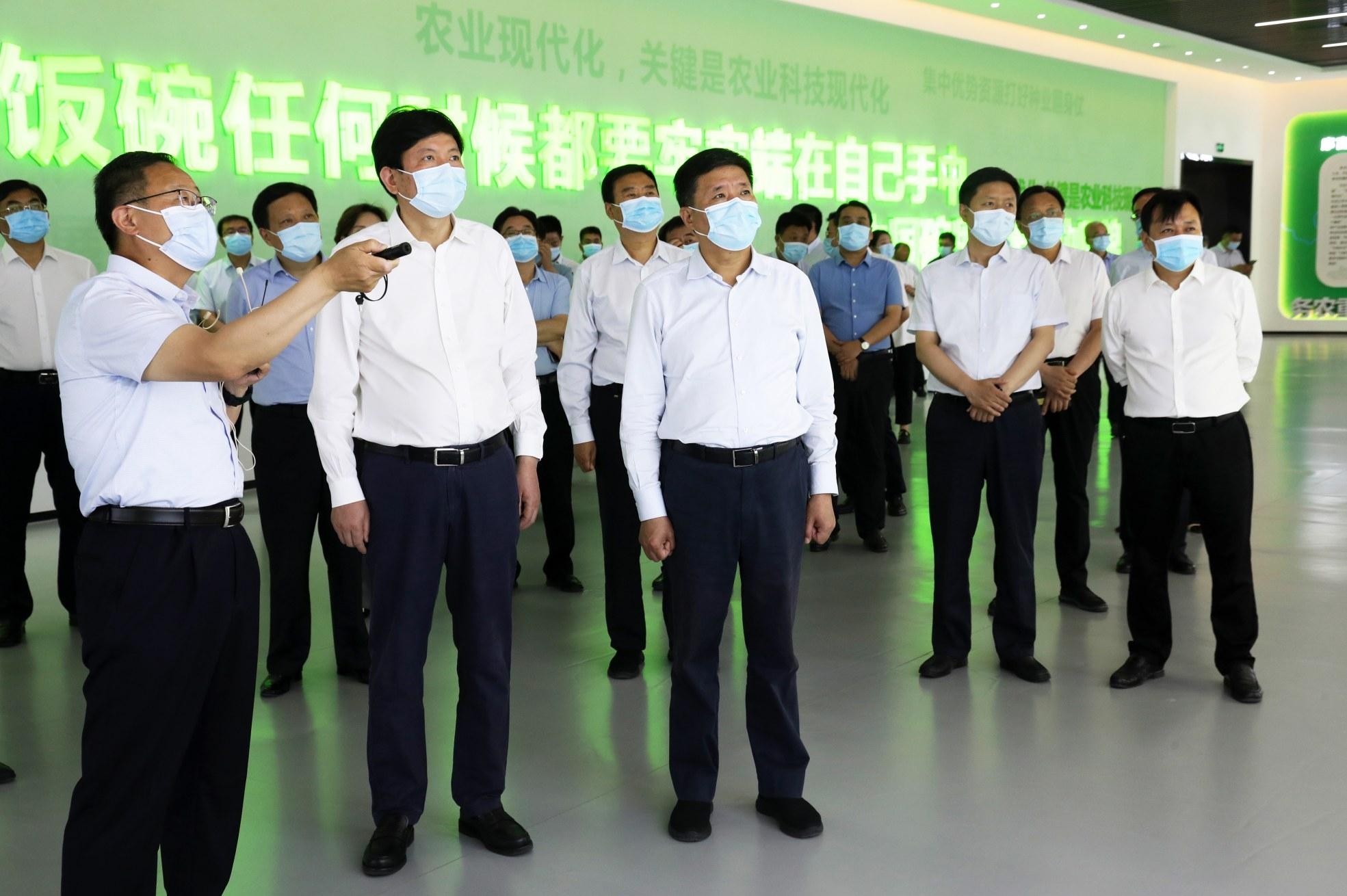 【史根治
 ,史根治书记】