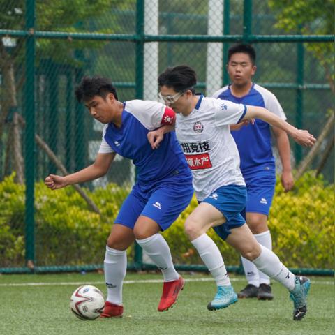 英语海报足球社团怎么写