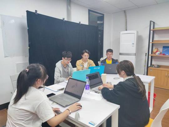 向阳而行，这群大学生的创业经历有点酷