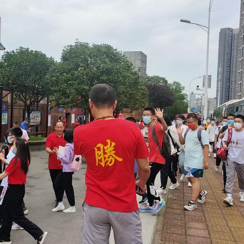 长沙中考成绩出来后需要跑学校吗？