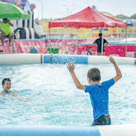 武汉荟聚购物中心第几年成立？