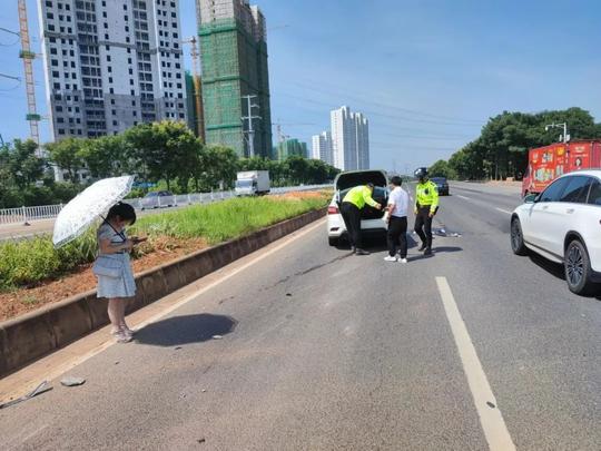 战高温、斗酷暑！蓉江新区公安民辅警不惧“烤”验