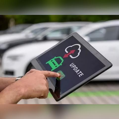 手机游戏破解版（手机游戏破解版，灰色产业链下的双刃剑效应）