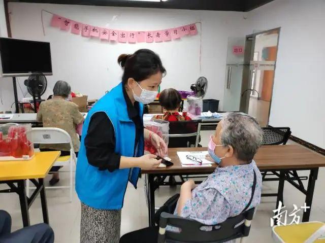 新增报告本土确诊病例57例
(新增报告本土确诊病例57例什么意思) 新增报告本土确诊病例57例
(新增报告本土确诊病例57例什么意思)