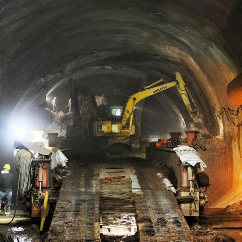 成都市自宜高铁站在哪里