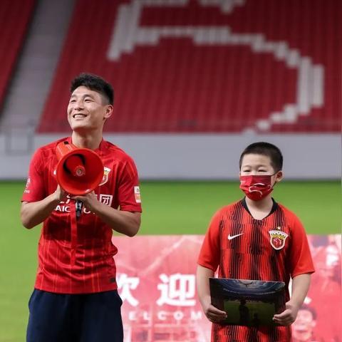 足球场怎么拍晚上