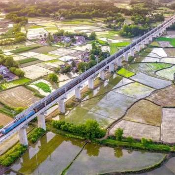 吉安市与兰州市哪个大