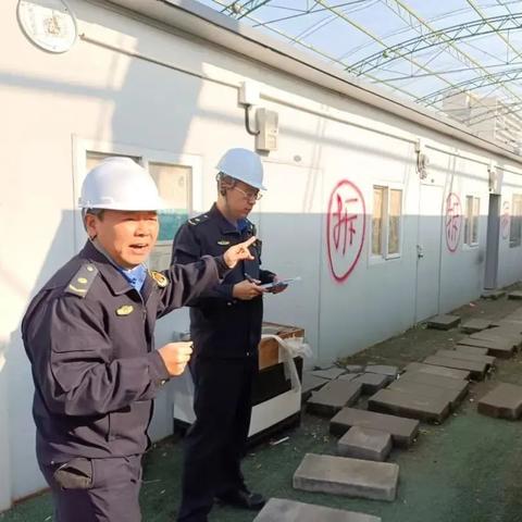 彩钢泡沫夹芯板做屋顶噪音大吗？