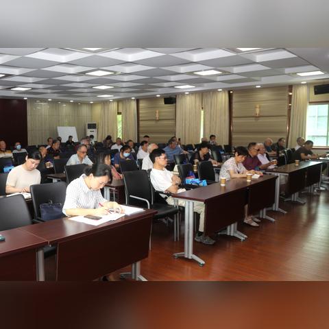 人民日报评论员：坚定必胜信心，把各方面积极因素转化为发展实绩