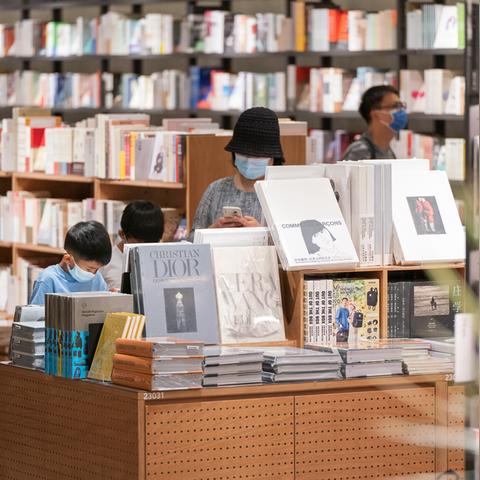 成都市服饰实体店在哪里