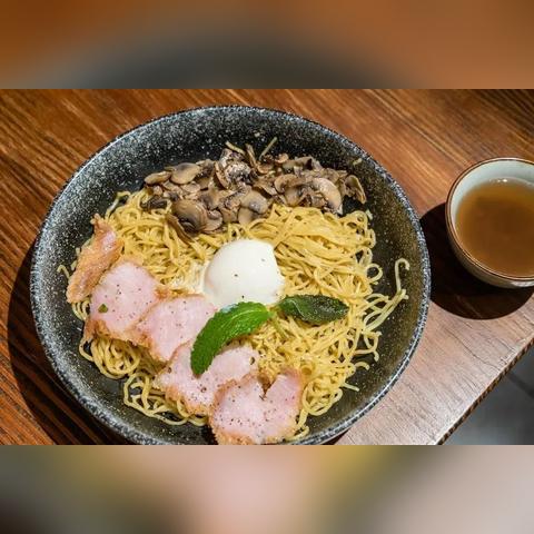 怎么样的天气才会长蘑菇