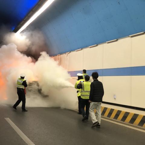 怎样才能尽快熟悉济南市道路……划分的详细点……谢谢？