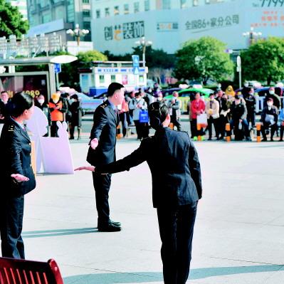 桂林火车站照片相关长尾关键词有哪些