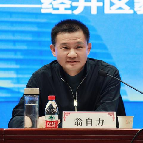 武汉市公安局交通管理局具体位置在那，一个礼拜上几天班?知道的说下谢谢？