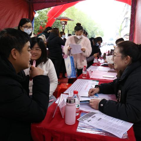 长沙市社保什么时候扣费