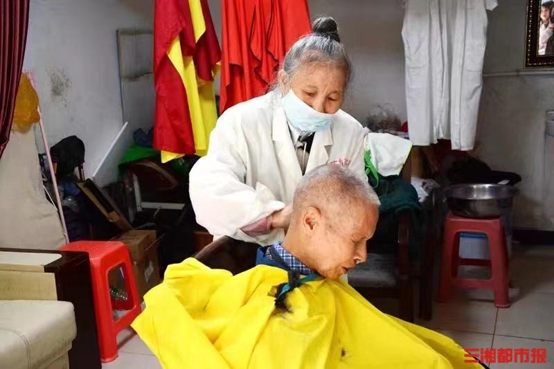 理发摄影宝宝起名怎么起(是靠40多岁时生的那个老小才享福的)