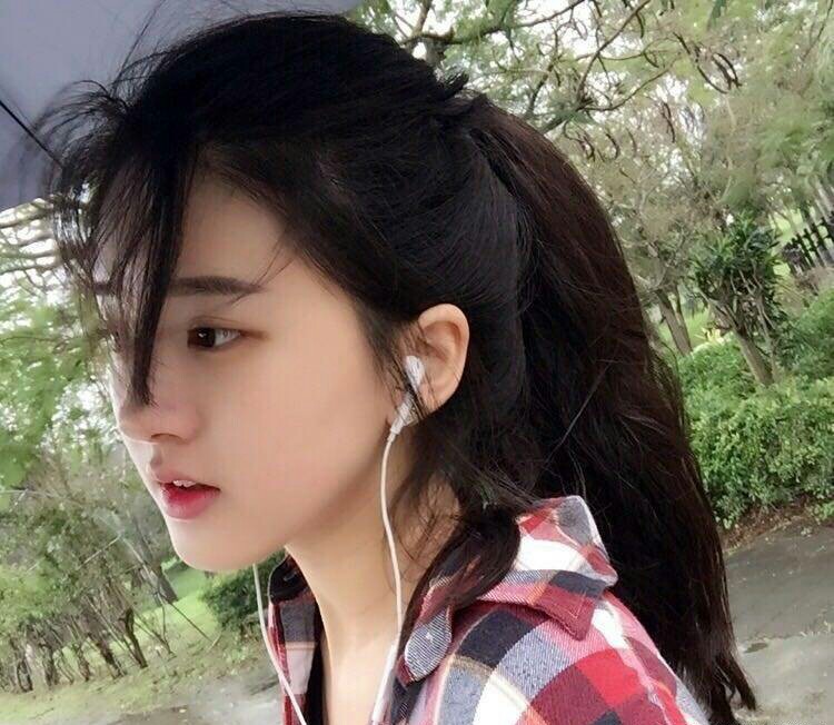 主人在睡觉前只要按一下开关 外出佩戴小玩具的感受