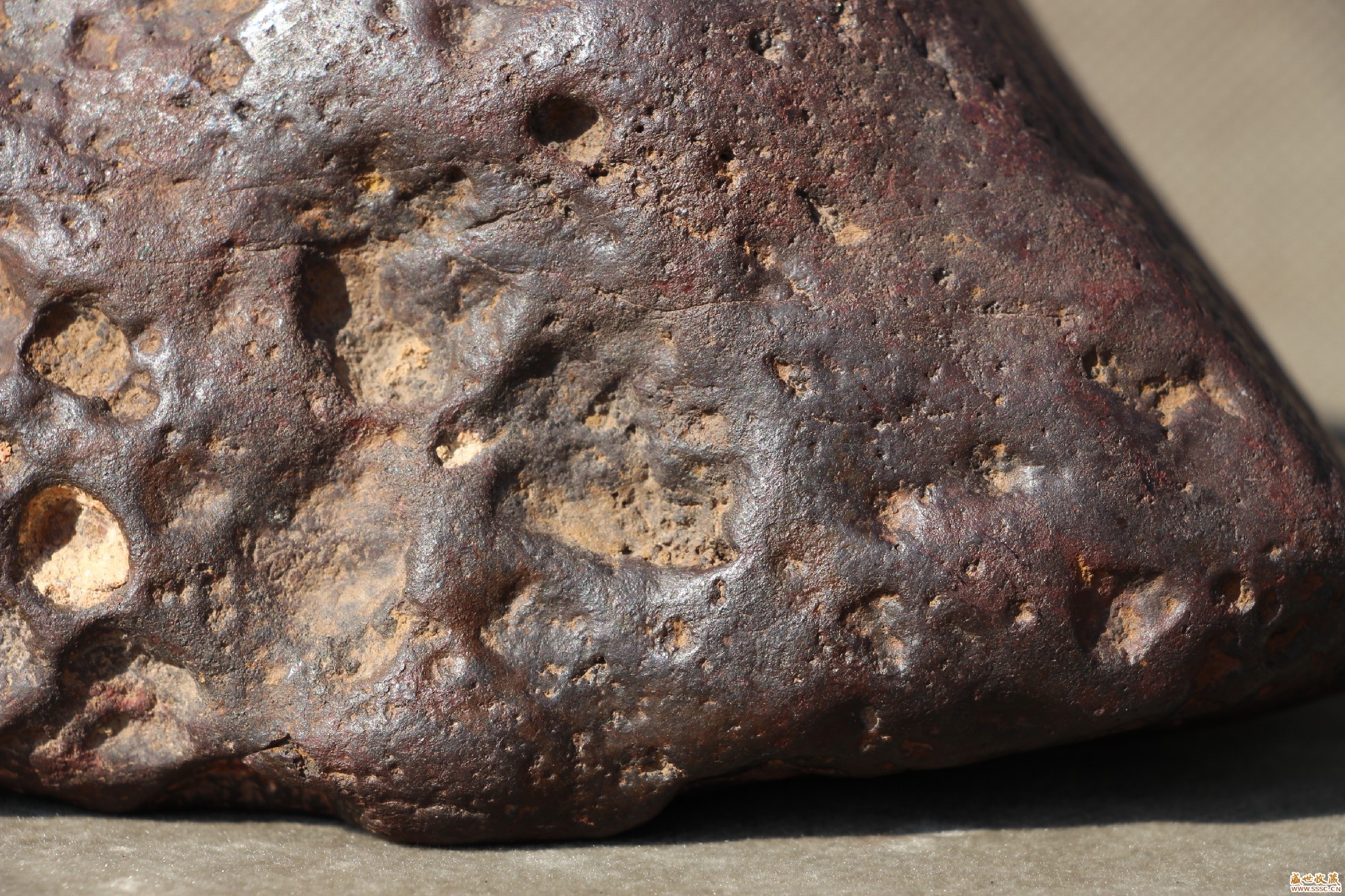 4%,是仅次于月球,火星陨石的稀少陨石.