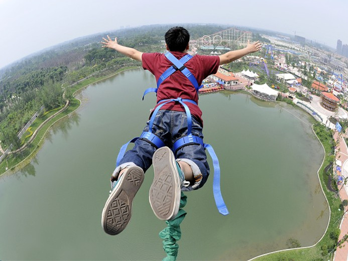 一,蹦极越来越受欢迎,全球最刺激的蹦极胜地你都知道哪些?