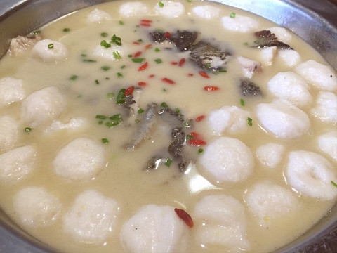 鱼头鱼丸汤怎样做汤白味浓,鱼头鱼丸汤的做法