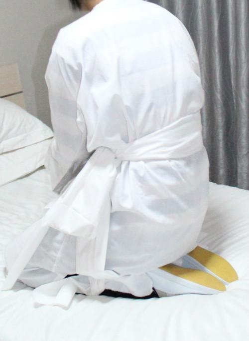 梦境中的哀伤，解析梦见妈妈死了自己穿一身白孝衣哭的很伤心的深层含义