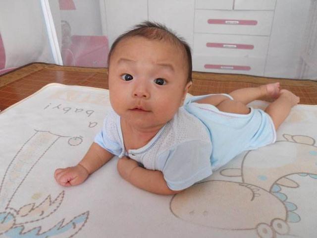 宝宝翻身过去翻不回来（如何教孩子翻身再回来）