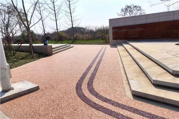 江苏常州公园水洗石地坪施工报价施工注意事项