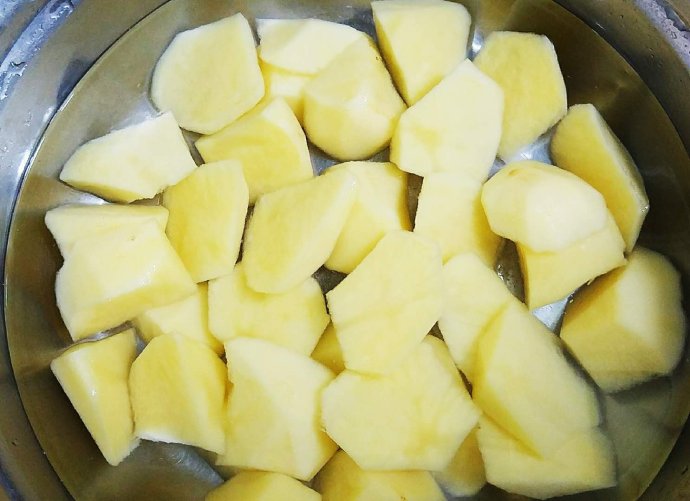 高压锅蒸土豆的时间和好吃又烂的方法 土豆放高压锅多久能熟