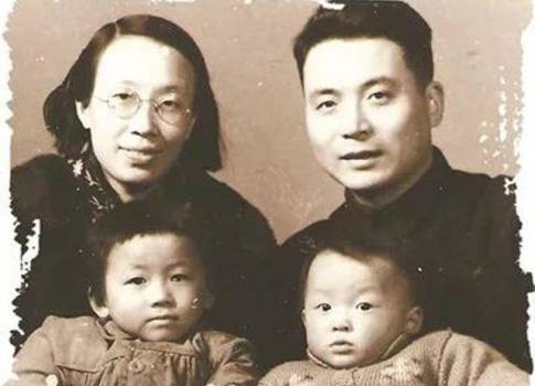 梦回父亲棺前，泪雨滂沱，那些未说出口的话，在幽冥中如何安放？
