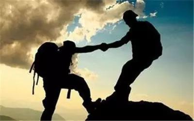 梦见自己家老公公在棺材里坐起来，梦境背后的深层含义与解析