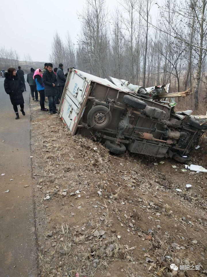 梦回乡愁，解梦我昨晚梦见村里的一个老人出车祸死了的深层含义