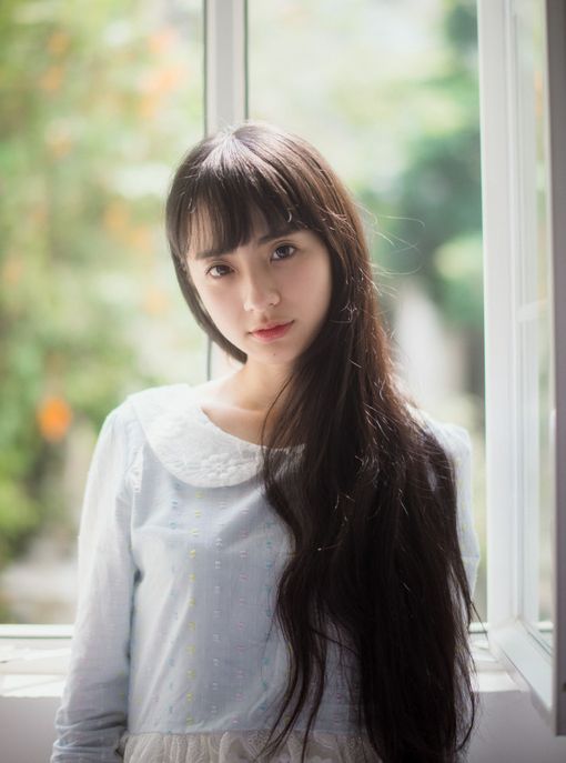 一人㖭上面㖭下图片 公交车双指探洞
