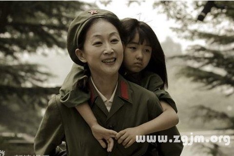 梦境的温柔牵绊，解析梦见自己收养一名女婴的深层含义