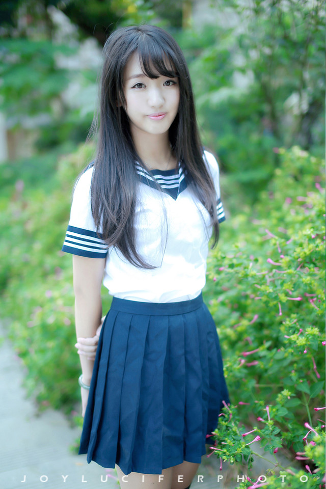 把鹌鹑蛋放到菊花里 把玻璃球塞进去不许掉网页