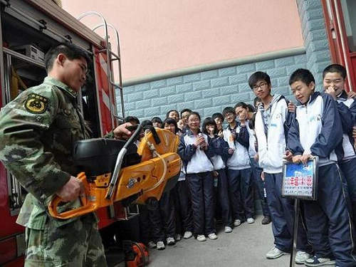 大学进红门：学习消防安全