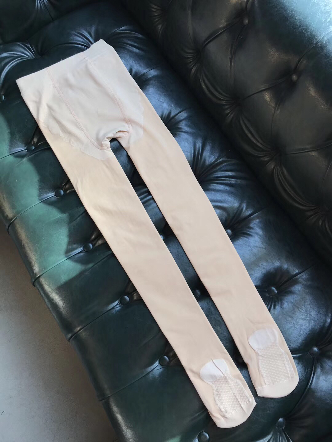 光腿神器破了个洞如何补救（光腿神器是啥）