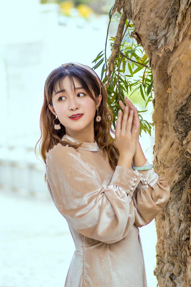 调教白丝jk女班长高潮 抬起白丝校花的腿疯狂输出