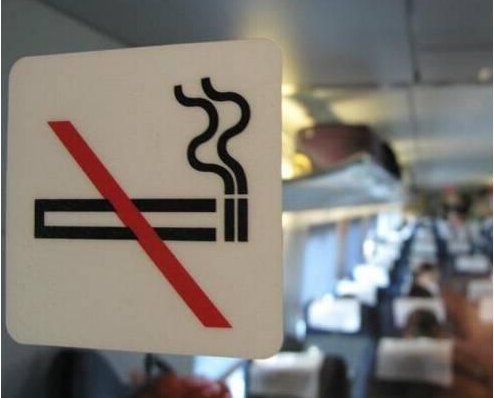 动车厕所内抽烟技巧 高铁上抽烟的方法