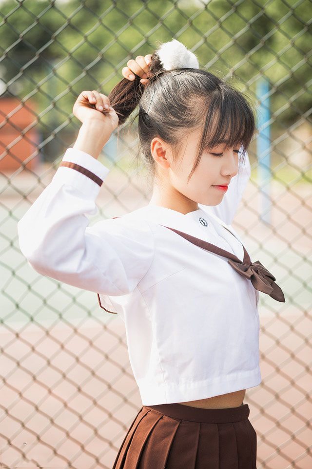 清纯可人的校花美女学生制服养眼迷人写真图片