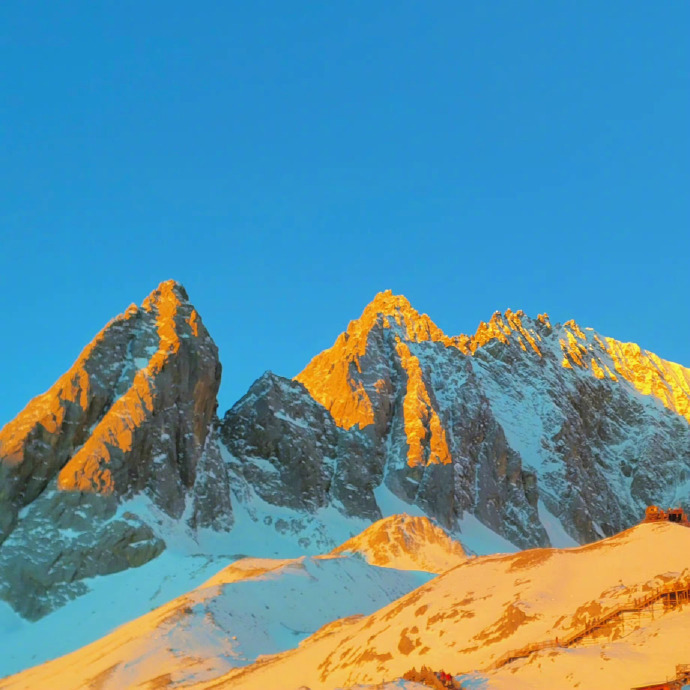 雪山日照金山2