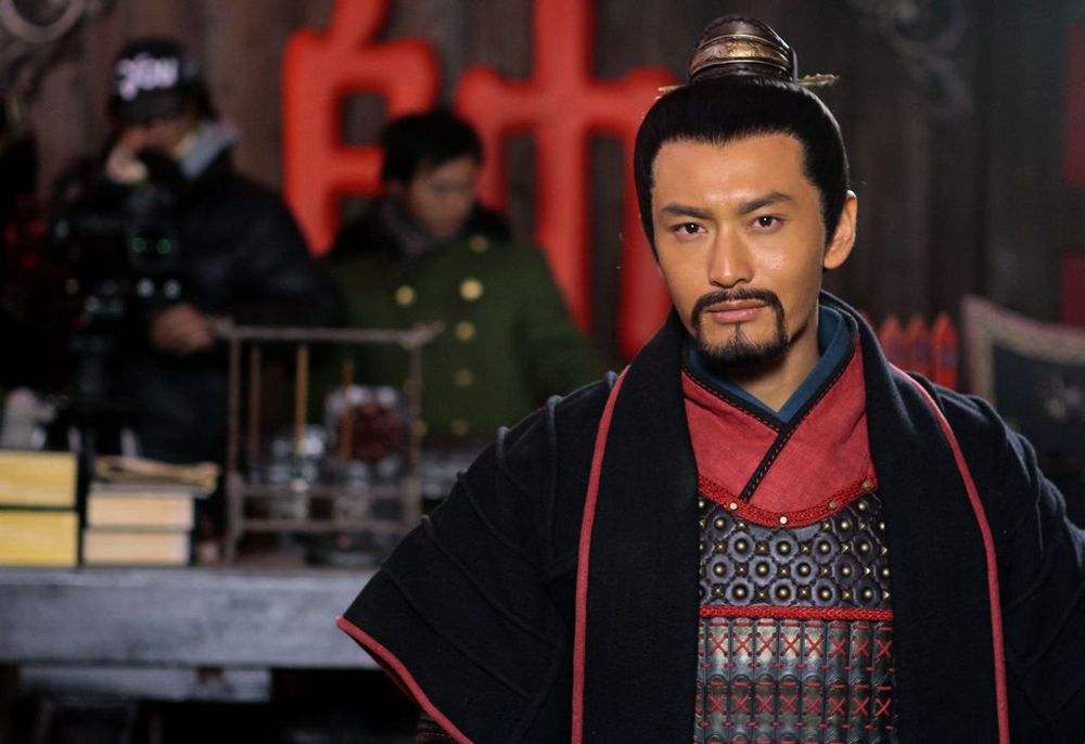 梦境奇遇，梦见在家里自己抓了一条黄金蟒