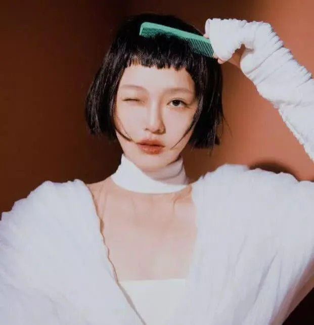 周公解梦，头发沾到别人的屎，预示什么？