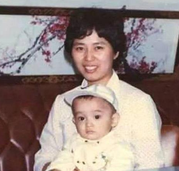 梦境的预兆，女友梦见父母催婚，这是否意味着未来的婚姻之路？